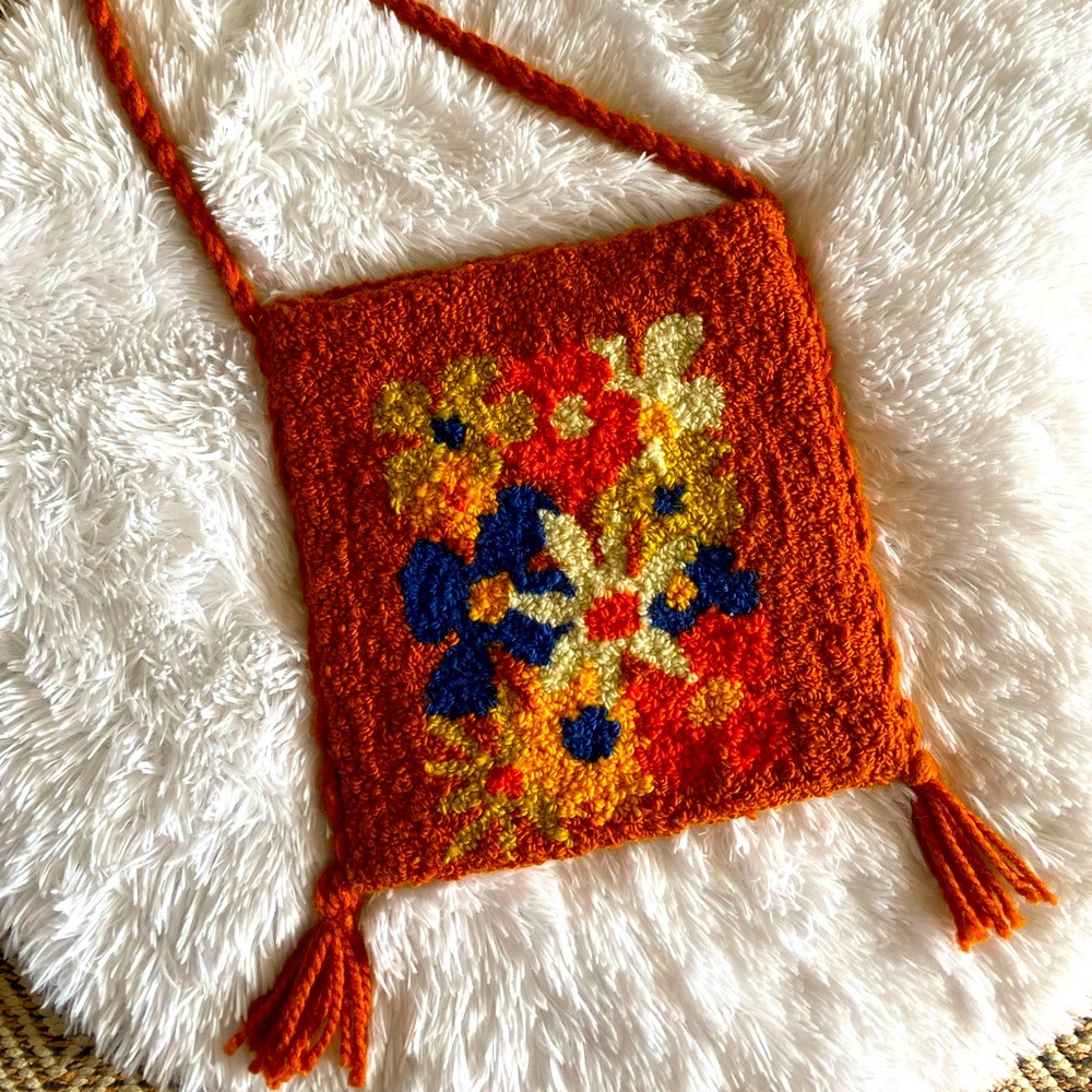 Vintage 70s / Handmade MCM Flower Carpet Purse